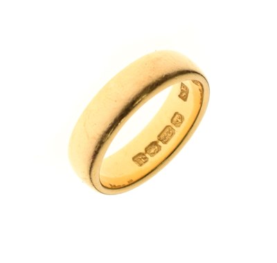 Lot 76 - 22ct gold wedding band