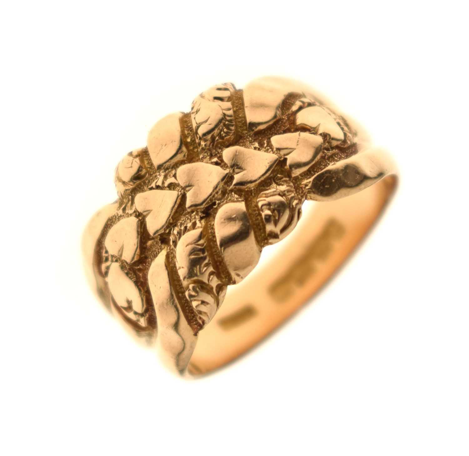 Lot 39 - Edwardian 18ct gold keeper ring