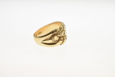 Lot 39 - Edwardian 18ct gold keeper ring
