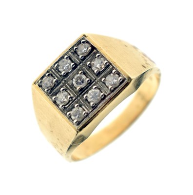 Lot 12 - Diamond multi-stone yellow metal ring