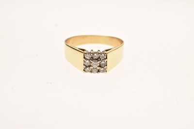 Lot 10 - Diamond 18ct yellow gold cluster ring