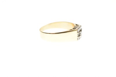 Lot 10 - Diamond 18ct yellow gold cluster ring