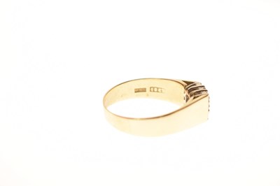 Lot 10 - Diamond 18ct yellow gold cluster ring