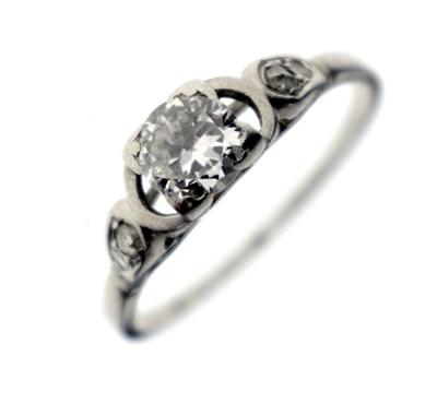 Lot 3 - Art Deco diamond solitaire ring, stamped 'Plat'