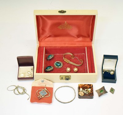 Lot 216 - Collection of costume jewellery to include silver and gem set jewellery