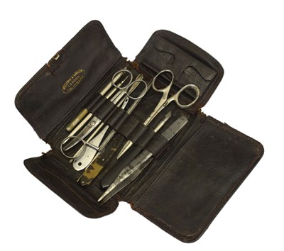 Lot 263 - Late 19th or early 20th century field surgeons kit