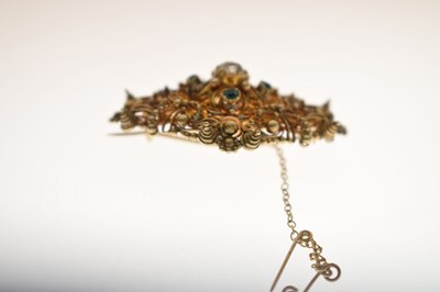 Lot 42 - William IV/Early Victorian cannetille diamond and emerald unmarked yellow metal brooch