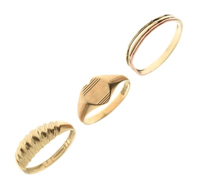 Lot 80 - Three 9ct gold rings