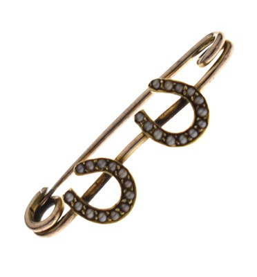 Lot 85 - Victorian seed pearl double horseshoe sweetheart brooch
