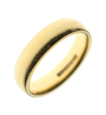 Lot 72 - 18ct gold wedding band