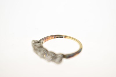 Lot 7 - Early 20th century diamond five stone 18ct yellow and white gold set ring