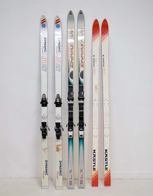 Lot 426 - Three pairs of vintage skis