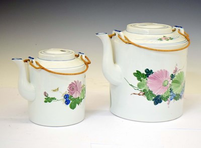 Lot 575 - Graduated set of two 20th century Chinese porcelain teapots