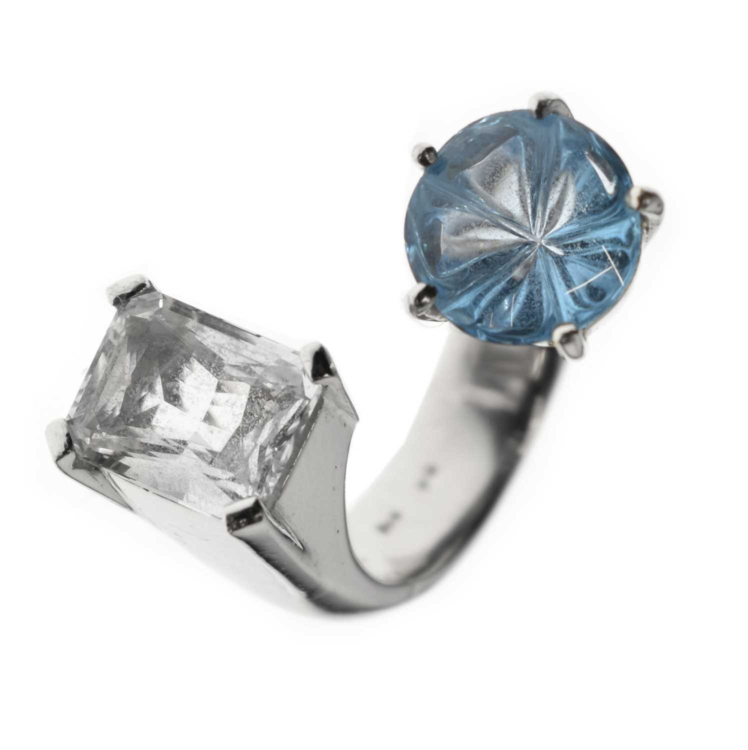 Lot 32 - White sapphire and blue topaz white metal 'toi et moi' style ring