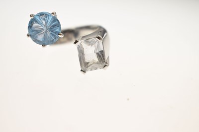 Lot 32 - White sapphire and blue topaz white metal 'toi et moi' style ring