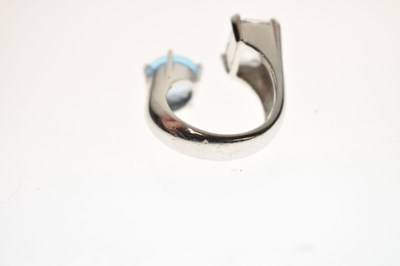 Lot 32 - White sapphire and blue topaz white metal 'toi et moi' style ring