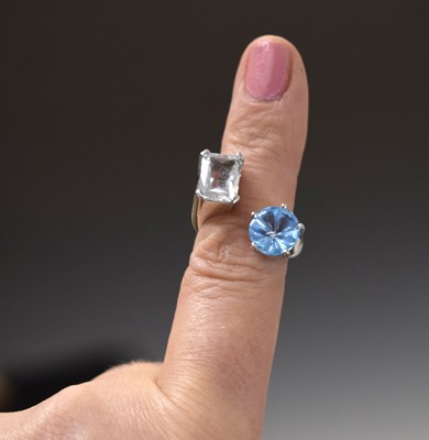 Lot 32 - White sapphire and blue topaz white metal 'toi et moi' style ring