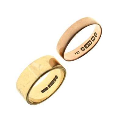 Lot 82 - Two 9ct gold wedding bands