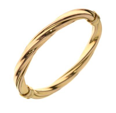Lot 146 - 9ct gold hinged oval bangle