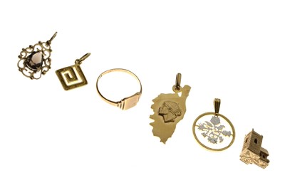 Lot 128 - 9ct gold signet ring, 9ct gold church charm and a 9ct gold smoky quartz pendant, etc