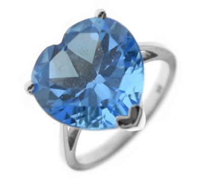 Lot 59 - Heart-shaped Swiss blue topaz 9ct white gold dress ring