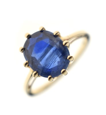 Lot 62 - Himalayan kyanite 9ct gold dress ring