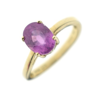 Lot 46 - Pink sapphire 9ct gold dress ring