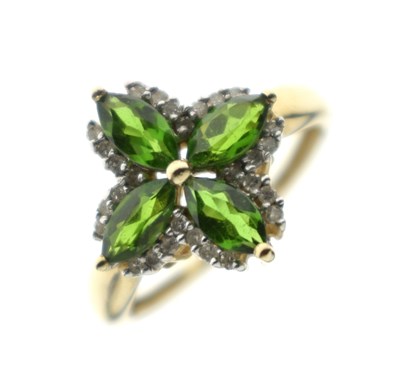Lot 54 - Chrome diopside and diamond 9ct gold dress ring