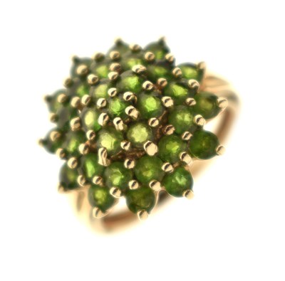 Lot 57 - Chrome diopside 9ct gold cluster ring