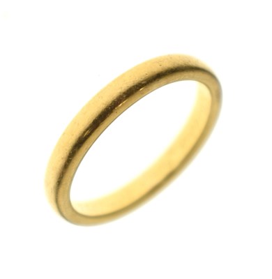 Lot 67 - 22ct gold wedding band
