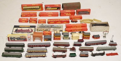 Lot 515 - Triang Railways - Mixed collection of 00 gauge trainset items