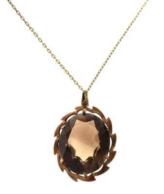 Lot 97 - Smoky quartz 9ct gold pendant necklace