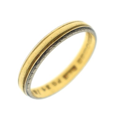 Lot 68 - 22ct gold and platinum wedding band