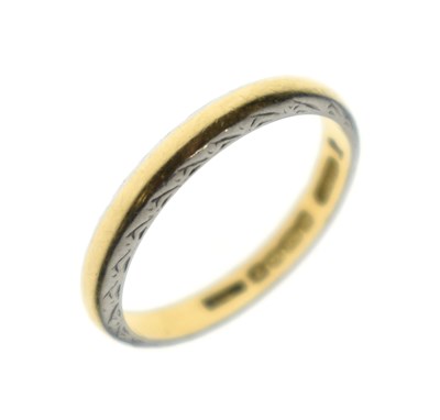 Lot 63 - 18ct gold and platinum wedding band