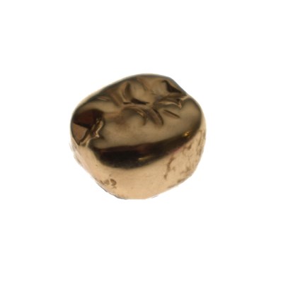 Lot 180 - Yellow metal dental-gold tooth cap