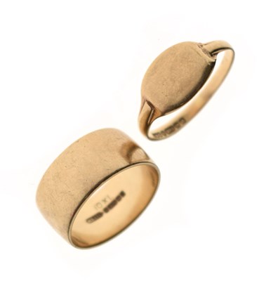 Lot 73 - 9ct gold wedding band and a 9ct gold signet ring (2)