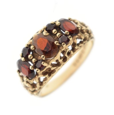 Lot 44 - Modernist garnet 9ct gold dress ring