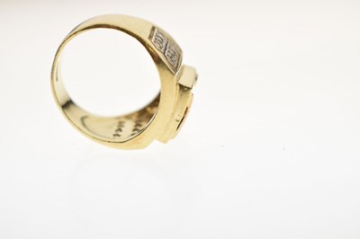 Lot 40 - Egyptian yellow metal signet type ring, 10.5g approx