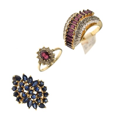 Lot 58 - Three stone set dress rings