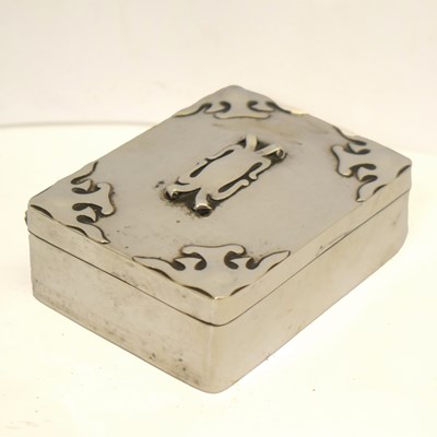 Lot 215 - Edward VII silver table top trinket box in the Arts & Crafts manner