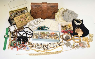 Lot 188 - Mixed collection of costume jewellery and evening bags