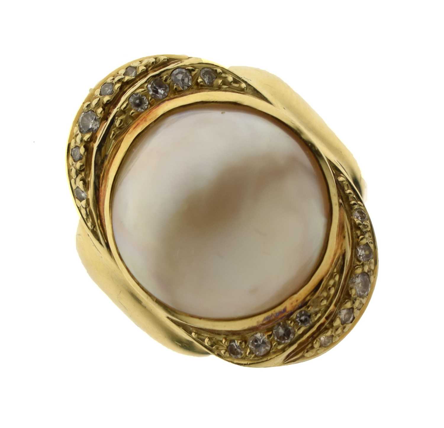 Lot 34 - Mabe pearl and diamond yellow metal ring