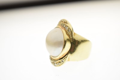Lot 34 - Mabe pearl and diamond yellow metal ring