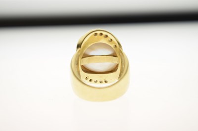 Lot 34 - Mabe pearl and diamond yellow metal ring
