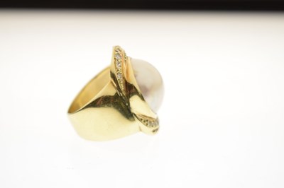 Lot 34 - Mabe pearl and diamond yellow metal ring