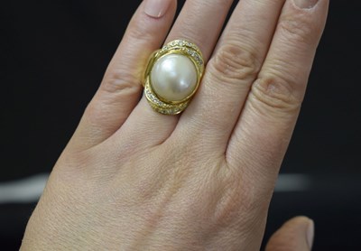 Lot 34 - Mabe pearl and diamond yellow metal ring