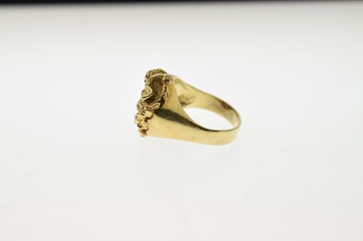 Lot 36 - Yellow metal 'gold nugget' ring