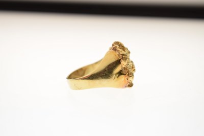 Lot 36 - Yellow metal 'gold nugget' ring