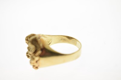 Lot 36 - Yellow metal 'gold nugget' ring