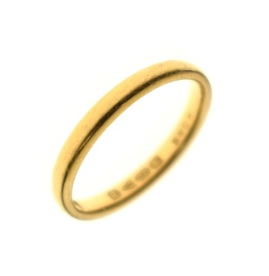 Lot 66 - 22ct gold wedding band